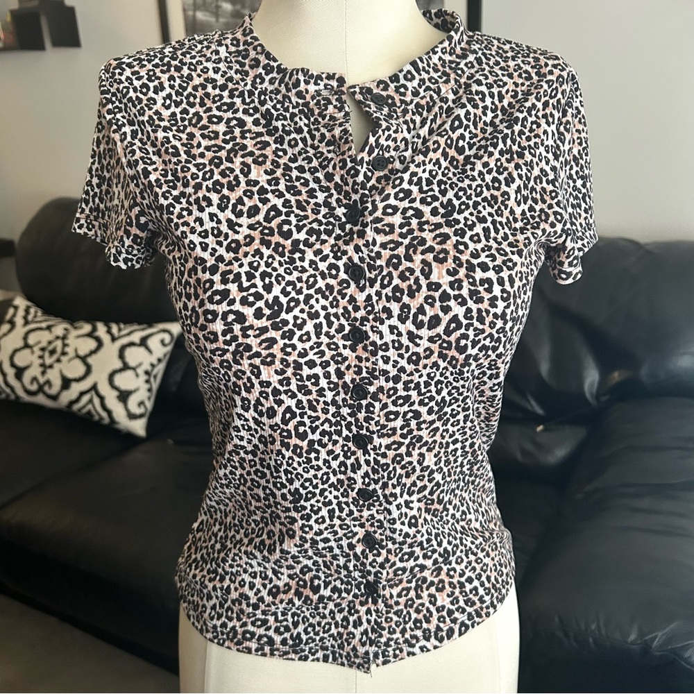 Chic Leopard Print Button-Down Shirt